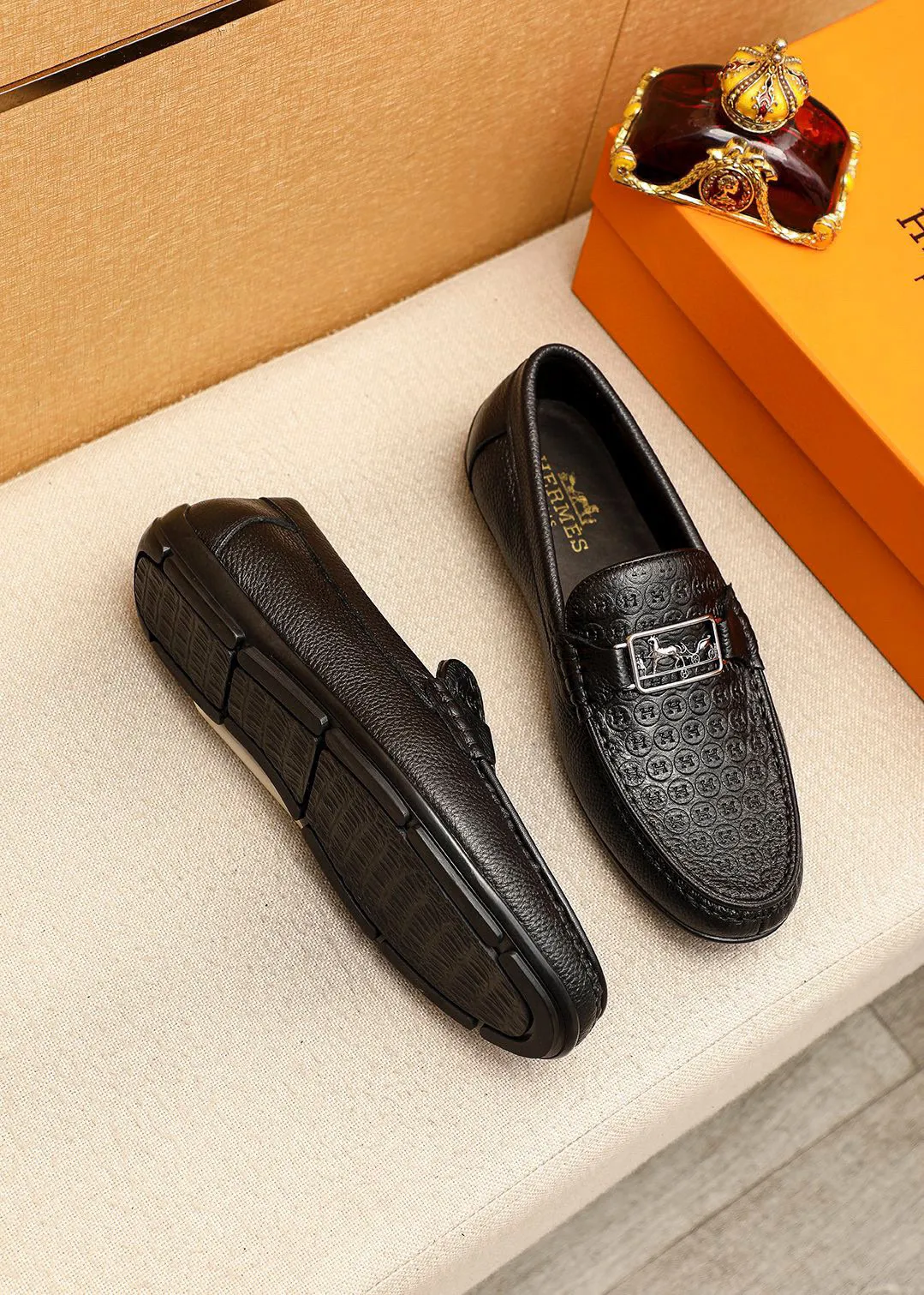 Men's shoes 💰380 💐 Product trademark: HERMES "Hermès" shoes. Regular size: 38-44 (45🉑️customized) Product materials: Selected imported first-layer cowhide embossed upper + classic hardware buckle, imported pig leather lining. Strong three-dimensional visual effect, rubber outsole Color: 1⃣️color optional